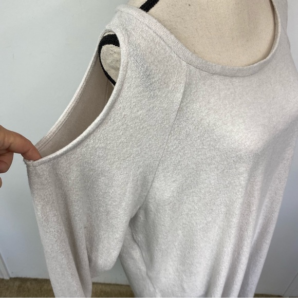 Torrid Light Oatmeal Super Soft Plush Cold Shoulder Top - Picture 3 of 11